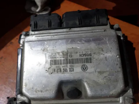 Εγκέφαλος Κινητήρα 038906012AT για SEAT LEON (1999 - 2005) (1MZ) ΤΕΛΑΡΟ 9*253676 Εγκέφαλος Κινητήρα 038906012AT για SEAT LEON (1999 - 2005) (1MZ) ΤΕΛΑΡΟ 9*253676