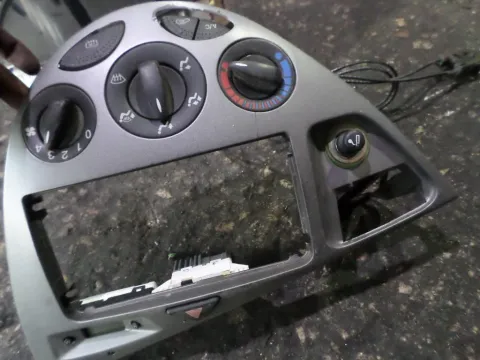 Χειριστήρια Καλοριφέρ Με Κονσόλα για FORD FOCUS (2002 - 2004) Mk1b Χειριστήρια Καλοριφέρ Με Κονσόλα για FORD FOCUS (2002 - 2004) Mk1b