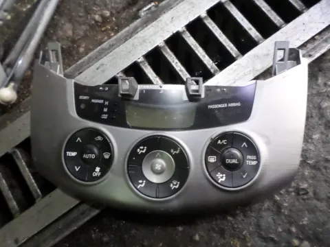 Χειριστήρια Καλοριφέρ για TOYOTA RAV-4 (2006 - 2009) (XA30) Χειριστήρια Καλοριφέρ για TOYOTA RAV-4 (2006 - 2009) (XA30)