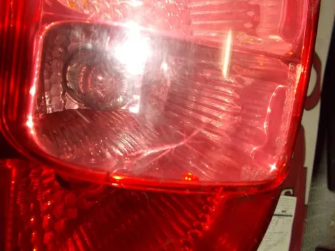 Φανάρι Πίσω Αριστερό Ραγισμένο για PEUGEOT 807 (2002 - 2008) (E) -  Φανάρι Πίσω Αριστερό Ραγισμένο για PEUGEOT 807 (2002 - 2008) (E) -