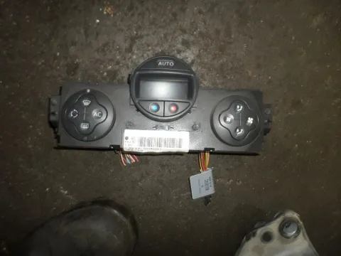 Χειριστήρια Καλοριφέρ (8200344840) για RENAULT MEGANE (2002 - 2005) (LM) (KM) (EM) (CM) Χειριστήρια Καλοριφέρ (8200344840) για RENAULT MEGANE (2002 - 2005) (LM) (KM) (EM) (CM)