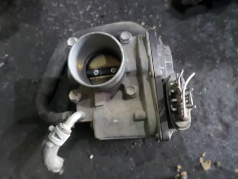Σώμα Πεταλούδας για TOYOTA COROLLA (2002 - 2004) (E120) Σώμα Πεταλούδας για TOYOTA COROLLA (2002 - 2004) (E120)