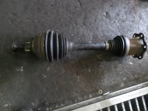 Ημιαξόνιο Εμπρός Αριστερό για AUDI A5 (2007 - 2011) (8T) Ημιαξόνιο Εμπρός Αριστερό για AUDI A5 (2007 - 2011) (8T)