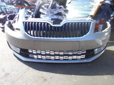 Μούρη (με καπό και φτερά) για SKODA OCTAVIA (2014 - )  *Γ* Μούρη (με καπό και φτερά) για SKODA OCTAVIA (2014 - )  *Γ*