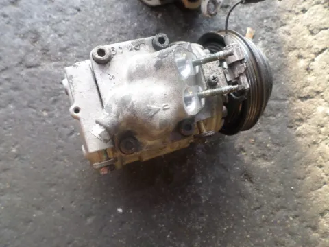 Συμπιεστής A-C (Κομπρέσορας) για TOYOTA HI-ACE (1996 - 2006) (XH10) Συμπιεστής A-C (Κομπρέσορας) για TOYOTA HI-ACE (1996 - 2006) (XH10)