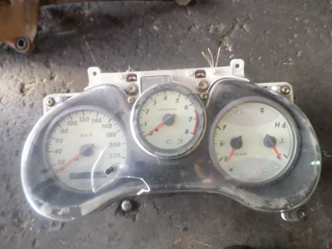Κοντέρ για TOYOTA RAV-4 (2000 - 2004) (XA20) Κοντέρ για TOYOTA RAV-4 (2000 - 2004) (XA20)