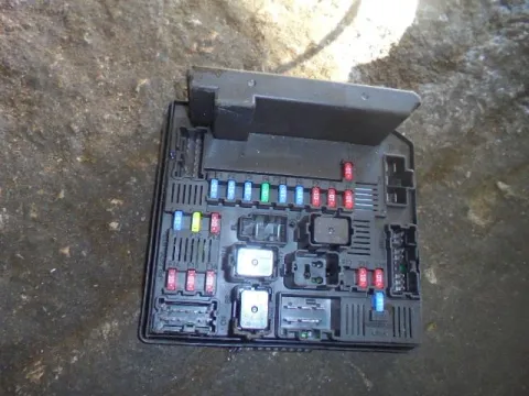 Ασφαλειοθήκη Μπαταρίας (284B7BB00B) για NISSAN QASHQAI (2007 - 2010) (J10) (JJ10) Ασφαλειοθήκη Μπαταρίας (284B7BB00B) για NISSAN QASHQAI (2007 - 2010) (J10) (JJ10)