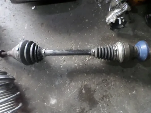 Ημιαξόνιο Εμπρός Δεξί για VW TIGUAN (2008 - 2012) (5N) Ημιαξόνιο Εμπρός Δεξί για VW TIGUAN (2008 - 2012) (5N)