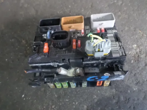 Ασφαλειοθήκη Μπαταρίας (9661707880) για CITROEN C2 (2003 - 2008) (JM) Ασφαλειοθήκη Μπαταρίας (9661707880) για CITROEN C2 (2003 - 2008) (JM)