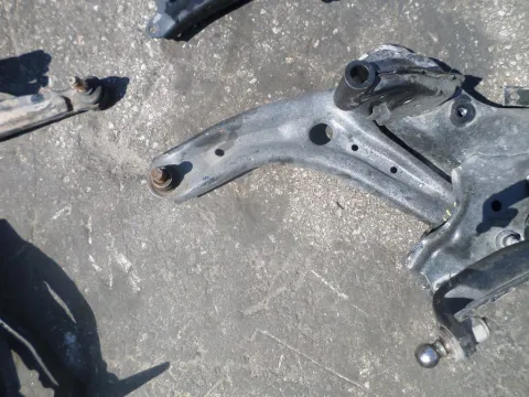 Ψαλίδι Εμπρός Αριστερό για FORD FIESTA (2012 - ) Ψαλίδι Εμπρός Αριστερό για FORD FIESTA (2012 - )
