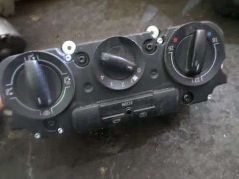 Χειριστήρια Καλοριφέρ για VW GOLF (2004 - 2008) Mk5 (1K1) Χειριστήρια Καλοριφέρ για VW GOLF (2004 - 2008) Mk5 (1K1)