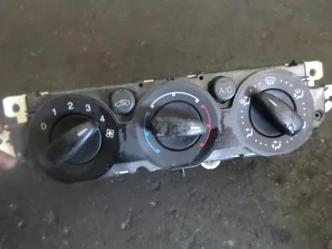 Χειριστήρια Καλοριφέρ για FORD TRANSIT CONNECT TOURNEO (2002 - 2006) Χειριστήρια Καλοριφέρ για FORD TRANSIT CONNECT TOURNEO (2002 - 2006)