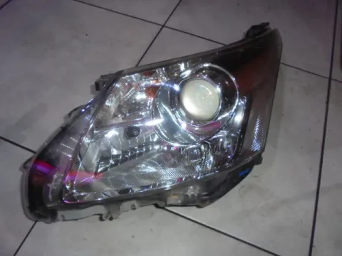 Φανάρι Εμπρός Αριστερό για TOYOTA AVENSIS (2009 - 2012) (T270) Φανάρι Εμπρός Αριστερό για TOYOTA AVENSIS (2009 - 2012) (T270)