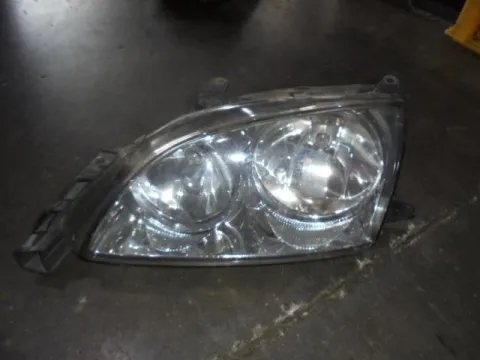 Φανάρι Εμπρός Αριστερό για TOYOTA AVENSIS (2000 - 2003) (T220) Φανάρι Εμπρός Αριστερό για TOYOTA AVENSIS (2000 - 2003) (T220)