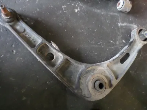 Ψαλίδι Εμπρός Δεξί για RENAULT LAGUNA (2001 - 2005) (BG) (KG) Ψαλίδι Εμπρός Δεξί για RENAULT LAGUNA (2001 - 2005) (BG) (KG)