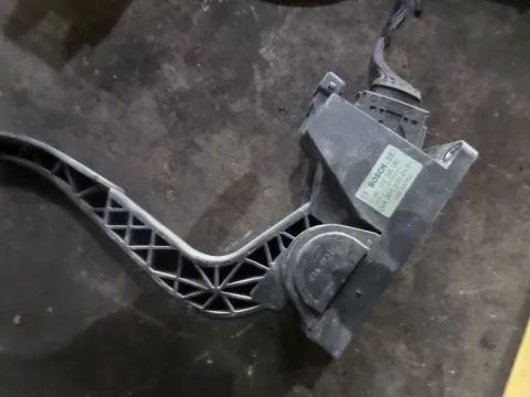 Πετάλ Γκαζιού για MERCEDES SPRINTER (2000 - 2006) (901) (902) (903) 2150 ((OM611.981)) Diesel 109 211 CDI Πετάλ Γκαζιού για MERCEDES SPRINTER (2000 - 2006) (901) (902) (903) 2150 ((OM611.981)) Diesel 109 211 CDI