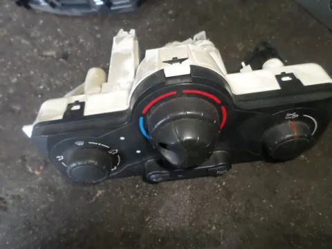 Χειριστήρια Καλοριφέρ για RENAULT CLIO (2006 - 2009) (BR_) (CR_) Χειριστήρια Καλοριφέρ για RENAULT CLIO (2006 - 2009) (BR_) (CR_)