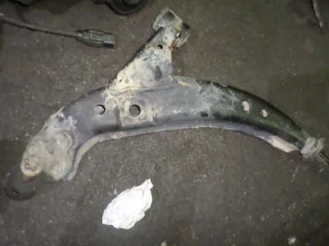 Ψαλίδι Εμπρός Αριστερό για TOYOTA COROLLA (1992 - 1997) (AE100) Ψαλίδι Εμπρός Αριστερό για TOYOTA COROLLA (1992 - 1997) (AE100)