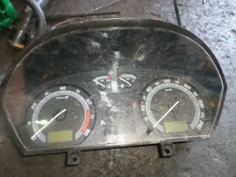 Κοντέρ (640920881B) για SKODA FABIA (2000 - 2004) (6Y) Κοντέρ (640920881B) για SKODA FABIA (2000 - 2004) (6Y)