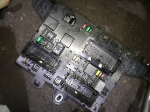 Ασφαλειοθήκη Μηχανής (133020300) για OPEL ASTRA (2010 - 2012) J , (2012 - ) J Ασφαλειοθήκη Μηχανής (133020300) για OPEL ASTRA (2010 - 2012) J , (2012 - ) J