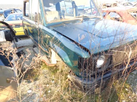Τροπέτο Αμάξι Κουφάρι με Ζαντολάστιχα 235/70/16  για ISUZU TROOPER (1981- 1986) (UBS) *Δ* -  Τροπέτο Αμάξι Κουφάρι με Ζαντολάστιχα 235/70/16  για ISUZU TROOPER (1981- 1986) (UBS) *Δ* -