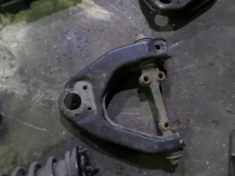 Ψαλίδι Εμπρός Αριστερό Άνω για TOYOTA HI-LUX (1992 - 1997) (YN85 -110) Ψαλίδι Εμπρός Αριστερό Άνω για TOYOTA HI-LUX (1992 - 1997) (YN85 -110)