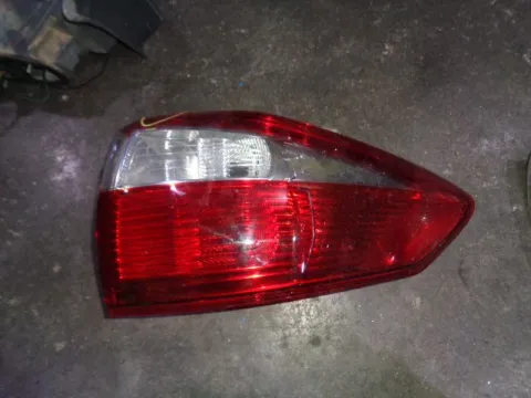 Φανάρι Πίσω Δεξί Λίγο Ραγισμένο για FORD C-MAX (2011 - 2014) () Φανάρι Πίσω Δεξί Λίγο Ραγισμένο για FORD C-MAX (2011 - 2014) ()
