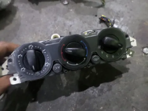 Χειριστήρια Καλοριφέρ για FORD FOCUS (2004 - 2008) Mk2a (DA3 - C307) Χειριστήρια Καλοριφέρ για FORD FOCUS (2004 - 2008) Mk2a (DA3 - C307)