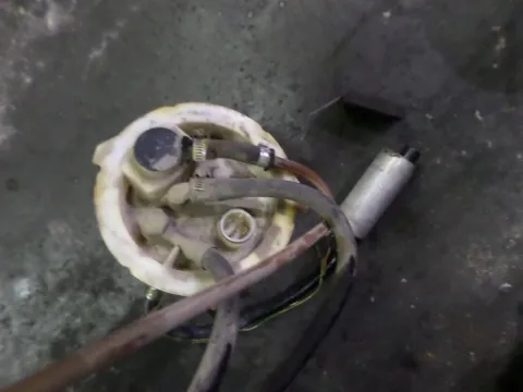 Αντλία Καυσίμου (Τρόμπα Βενζίνης) για AUDI A6 (1994 - 1997) (4A) Αντλία Καυσίμου (Τρόμπα Βενζίνης) για AUDI A6 (1994 - 1997) (4A)