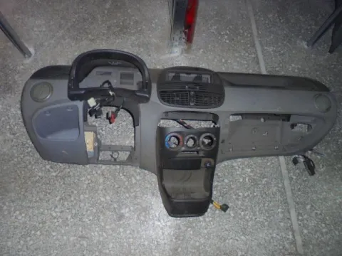 Ταμπλό για FIAT PUNTO (1999 - 2003) (188) *ΔΒ* Ταμπλό για FIAT PUNTO (1999 - 2003) (188) *ΔΒ*