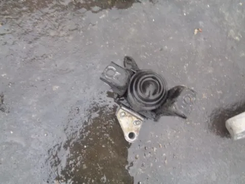 Βάση Μηχανής Δεξιά για TOYOTA YARIS (2006 - 2009) (KL9) Βάση Μηχανής Δεξιά για TOYOTA YARIS (2006 - 2009) (KL9)