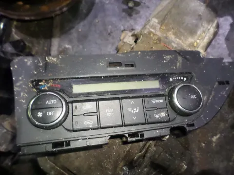 Χειριστήρια Καλοριφέρ για TOYOTA AURIS (2009 - 2013) 1400 (1ND-TV) diesel 90 (NDE150) D-4D Χειριστήρια Καλοριφέρ για TOYOTA AURIS (2009 - 2013) 1400 (1ND-TV) diesel 90 (NDE150) D-4D