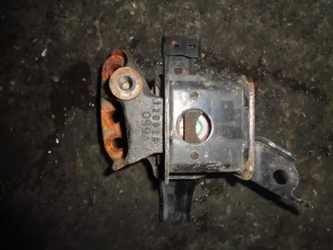 Βάση Σασμάν Αριστερή για TOYOTA YARIS (2006 - 2009) (KL9) Βάση Σασμάν Αριστερή για TOYOTA YARIS (2006 - 2009) (KL9)