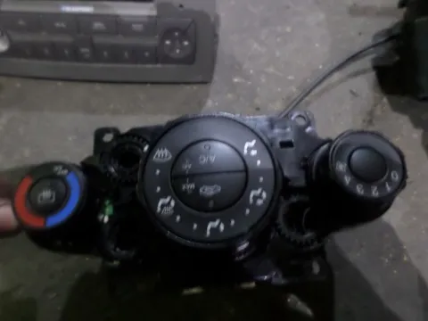 Χειριστήρια Καλοριφέρ για FORD FIESTA (2008 - 2012) Mk6 (JA8) Χειριστήρια Καλοριφέρ για FORD FIESTA (2008 - 2012) Mk6 (JA8)
