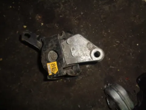 Βάση Μηχανής Δεξιά για TOYOTA YARIS (2006 - 2009) (KL9) Βάση Μηχανής Δεξιά για TOYOTA YARIS (2006 - 2009) (KL9)