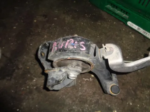 Βάση Μεσαία Κρεμαγιέραs για TOYOTA AURIS (2007 - 2009) E150 Βάση Μεσαία Κρεμαγιέραs για TOYOTA AURIS (2007 - 2009) E150