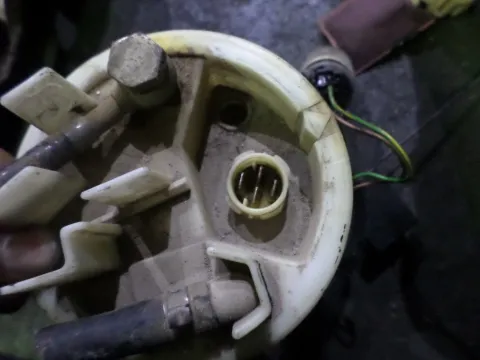 Αντλία Καυσίμου (Τρόμπα Βενζίνης) για AUDI A4 (1995 - 1998) (8D) Αντλία Καυσίμου (Τρόμπα Βενζίνης) για AUDI A4 (1995 - 1998) (8D)