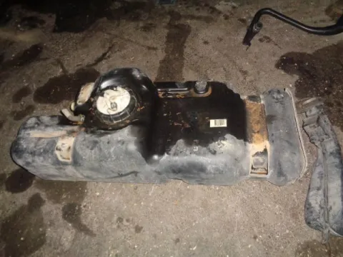 Δεξαμενή Καυσίμου (Ρεζερβουάρ) για NISSAN D40 NAVARA (2005 -) *ΔΒ* Δεξαμενή Καυσίμου (Ρεζερβουάρ) για NISSAN D40 NAVARA (2005 -) *ΔΒ*