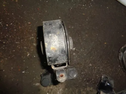 Βάση Μεσαία Κρεμαγιέραs για TOYOTA AURIS (2007 - 2009) E150 Βάση Μεσαία Κρεμαγιέραs για TOYOTA AURIS (2007 - 2009) E150