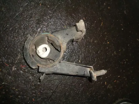 Βάση Μεσαία Κρεμαγιέραs για TOYOTA AURIS (2007 - 2009) E150 Βάση Μεσαία Κρεμαγιέραs για TOYOTA AURIS (2007 - 2009) E150