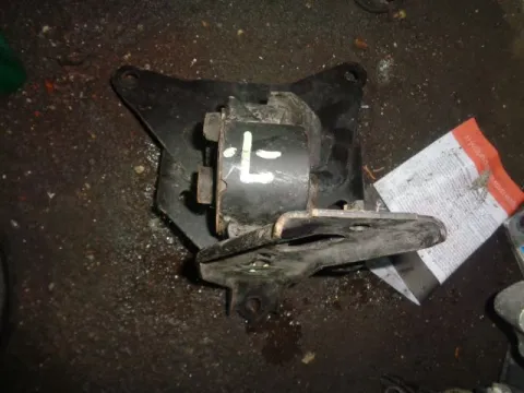 Βάση Κιβωτίου Ταχυτήτων Αριστερή για TOYOTA YARIS (2006 - 2009) (KL9) Βάση Κιβωτίου Ταχυτήτων Αριστερή για TOYOTA YARIS (2006 - 2009) (KL9)
