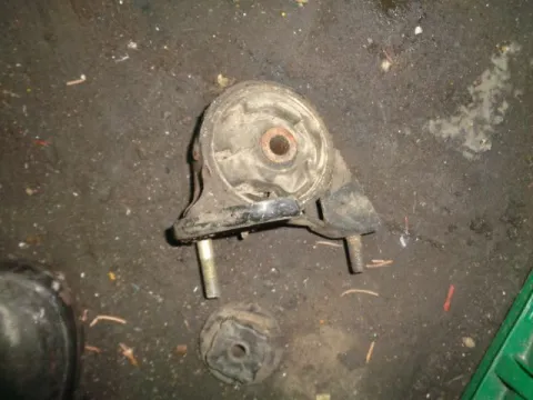Βάση Κιβωτίου Ταχυτήτων Μεσαία για TOYOTA COROLLA (1992 - 1997) (AE100) Βάση Κιβωτίου Ταχυτήτων Μεσαία για TOYOTA COROLLA (1992 - 1997) (AE100)