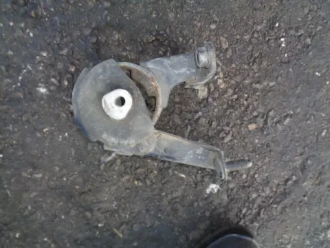 Βάση Μεσαία Κρεμαγιέραs για TOYOTA AURIS (2007 - 2009) E150 Βάση Μεσαία Κρεμαγιέραs για TOYOTA AURIS (2007 - 2009) E150