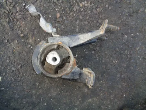Βάση Μεσαία Κρεμαγιέραs για TOYOTA AURIS (2007 - 2009) E150 Βάση Μεσαία Κρεμαγιέραs για TOYOTA AURIS (2007 - 2009) E150