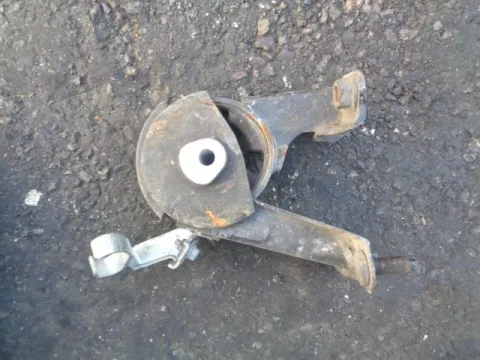 Βάση Μεσαία Κρεμαγιέραs για TOYOTA AURIS (2007 - 2009) E150 Βάση Μεσαία Κρεμαγιέραs για TOYOTA AURIS (2007 - 2009) E150