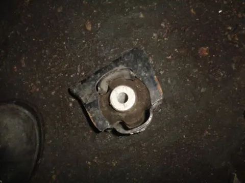 Βάση Κιβωτίου Ταχυτήτων Μεσαίο για TOYOTA AVENSIS (2009 - 2012) (T270) Βάση Κιβωτίου Ταχυτήτων Μεσαίο για TOYOTA AVENSIS (2009 - 2012) (T270)