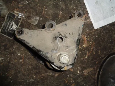 Βάση Μηχανής Δεξιά για VW POLO (2002 - 2005) (9N) Βάση Μηχανής Δεξιά για VW POLO (2002 - 2005) (9N)
