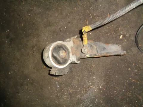 Βάση Κιβωτίου Ταχυτήτων Αριστερή για TOYOTA STARLET (1990 - 1995) (EP80-2) Βάση Κιβωτίου Ταχυτήτων Αριστερή για TOYOTA STARLET (1990 - 1995) (EP80-2)