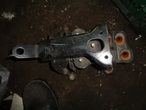 Βάση Μηχανής Δεξιά για DAIHATSU TERIOS (2006 - 2009) (J200) Βάση Μηχανής Δεξιά για DAIHATSU TERIOS (2006 - 2009) (J200)