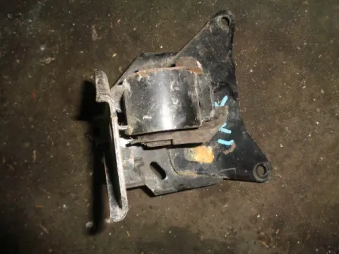 Βάση Μηχανής Αριστερή για TOYOTA YARIS (2009 - 2012) (XP90) Βάση Μηχανής Αριστερή για TOYOTA YARIS (2009 - 2012) (XP90)